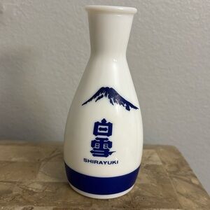 Shirayuki Japanese vase/bottle